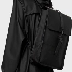 Nieuw 🥰 Rains Mini Rugzak 9 Liter - Zwart 😀 -Reisbagage-Reisaccessoires Winkel 362x840 3