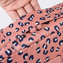 Gloednieuw π Travel 'Leopard' Toilettas Luipaard | Make Up Organizer/Travel Bag/Reistas | Fashion Favorite 𧨠9 Gloednieuw π Travel 'Leopard' Toilettas Luipaard | Make Up Organizer/Travel Bag/Reistas | Fashion Favorite 𧨠-Reisbagage-Reisaccessoires Winkel 550x330 1