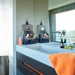 Aanbiedingen βοΈ Reisenthel Toiletbag Toilettas Ophangen - 3L - Zwart π 11 Aanbiedingen βοΈ Reisenthel Toiletbag Toilettas Ophangen - 3L - Zwart π -Reisbagage-Reisaccessoires Winkel 550x331 1