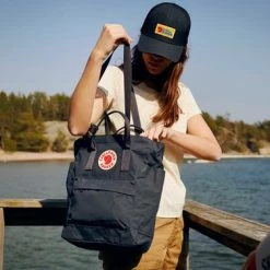 Hete verkoop ✔️ Fjallraven Fjällräven Kånken Totepack Unisex Rugzak - Black ❤️ 23 Hete verkoop ✔️ Fjallraven Fjällräven Kånken Totepack Unisex Rugzak - Black ❤️ -Reisbagage-Reisaccessoires Winkel 550x365 3