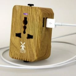 Hete verkoop 🥰 Dutch Quality® - Universele Wereldstekker Met 2 USB Poorten - 170+ Landen - Hout Look 🎁 -Reisbagage-Reisaccessoires Winkel 550x366 9