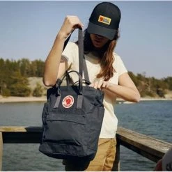 Kopen โจ Fjallraven Fjällräven Kånken Totepack Unisex Rugzak - Navy ๐ 43 Kopen โจ Fjallraven Fjällräven Kånken Totepack Unisex Rugzak - Navy ๐ -Reisbagage-Reisaccessoires Winkel 550x368 2