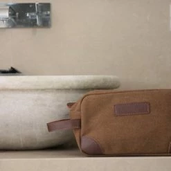 Coupon 🌟 Yakfield - Toilettas - Kado Man - Heren - Canvas - Vintage Coffee - Bruin - 25x14x10 Cm - Binnenvak Met Rits 👍 22 Coupon 🌟 Yakfield - Toilettas - Kado Man - Heren - Canvas - Vintage Coffee - Bruin - 25x14x10 Cm - Binnenvak Met Rits 👍 -Reisbagage-Reisaccessoires Winkel 550x387 1