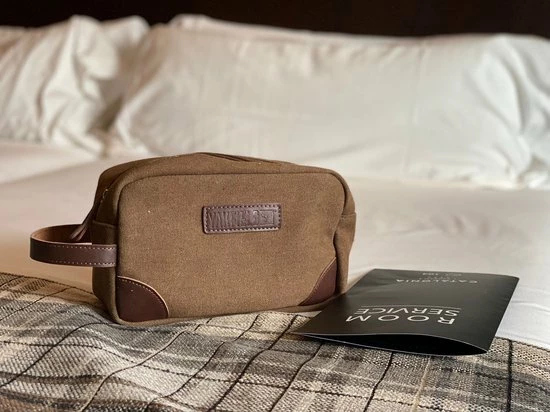 Coupon 🌟 Yakfield - Toilettas - Kado Man - Heren - Canvas - Vintage Coffee - Bruin - 25x14x10 Cm - Binnenvak Met Rits 👍 14 Coupon 🌟 Yakfield - Toilettas - Kado Man - Heren - Canvas - Vintage Coffee - Bruin - 25x14x10 Cm - Binnenvak Met Rits 👍 - Afbeelding 12