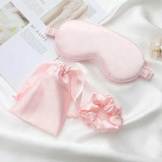 Gloednieuw ๐ Malinsi Slaapmasker 3-in-1 Bijpassend Zakje En Scrunchie - Roze - Oogmasker - Vrouwen - Zijde - Slaapmaskers - Slaap - Cadeau Voor Haar - Sinterklaas & Kerst ๐ 6 Gloednieuw ๐ Malinsi Slaapmasker 3-in-1 Bijpassend Zakje En Scrunchie - Roze - Oogmasker - Vrouwen - Zijde - Slaapmaskers - Slaap - Cadeau Voor Haar - Sinterklaas & Kerst ๐ - Afbeelding 4