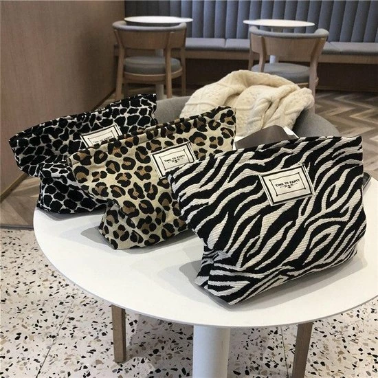 Groothandel ๐ Toilettas - Zebra Print | Make-Up Tas | 28 X 20 Cm | Jacquard / Katoen | Fashion Favorite ๐ฅฐ 8 Groothandel ๐ Toilettas - Zebra Print | Make-Up Tas | 28 X 20 Cm | Jacquard / Katoen | Fashion Favorite ๐ฅฐ - Afbeelding 6