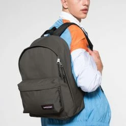 Begroting ⭐ Eastpak Out Of Office Laptoprugzak 27 Liter - Grijs 🎉 -Reisbagage-Reisaccessoires Winkel 550x550 1327