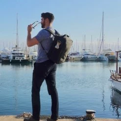 Gloednieuw 💯 Cabin Max CabinMax Manhatten XL – 👜 Handbagage 20L – Rugzak Met USB Poort– Schooltas - 40x20x25 Cm – Compact Reistas – Lichtgewicht – Grijs/Zwart ✔️ -Reisbagage-Reisaccessoires Winkel 550x550 1528