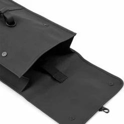 Nieuw 🥰 Rains Mini Rugzak 9 Liter - Zwart 😀 -Reisbagage-Reisaccessoires Winkel 550x620 1