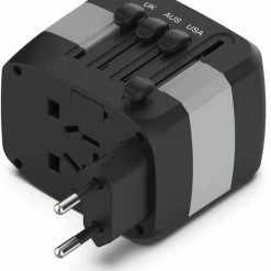 Gloednieuw 👏 Ar202 Universele Wereldstekker Met 4 USB-C En USB Poorten - Internationale Reisstekker Voor 150+ Landen - EU - Engeland (UK) - Amerika (USA) - Australië - Azië - Zuid Amerika - Reis Adapter - Wereld Stekker - Oplader – Zwart 👍 -Reisbagage-Reisaccessoires Winkel 550x642 1