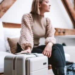 Aanbiedingen 🥰 ONYX® 👜 Handbagage Koffer 35 L - Spinner Wielen - Lichtgewicht Trolley - Dubbel TSA Slot - Handig Voorvak - 55 Cm - Beige 😍 -Reisbagage-Reisaccessoires Winkel 550x825 2