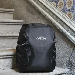 Nieuw ⌛ Eastpak Cory Regenhoes Rugzak Waterdicht Zwart - Eastpack ⌛ -Reisbagage-Reisaccessoires Winkel 550x826 7